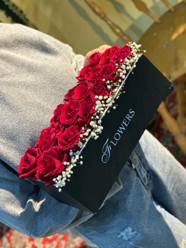 باکس گل هدیه رز قرمز ۲۰ شاخه - تصویر 1